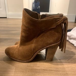 Brown suede Vince Camuto heeled fringe booties great condition